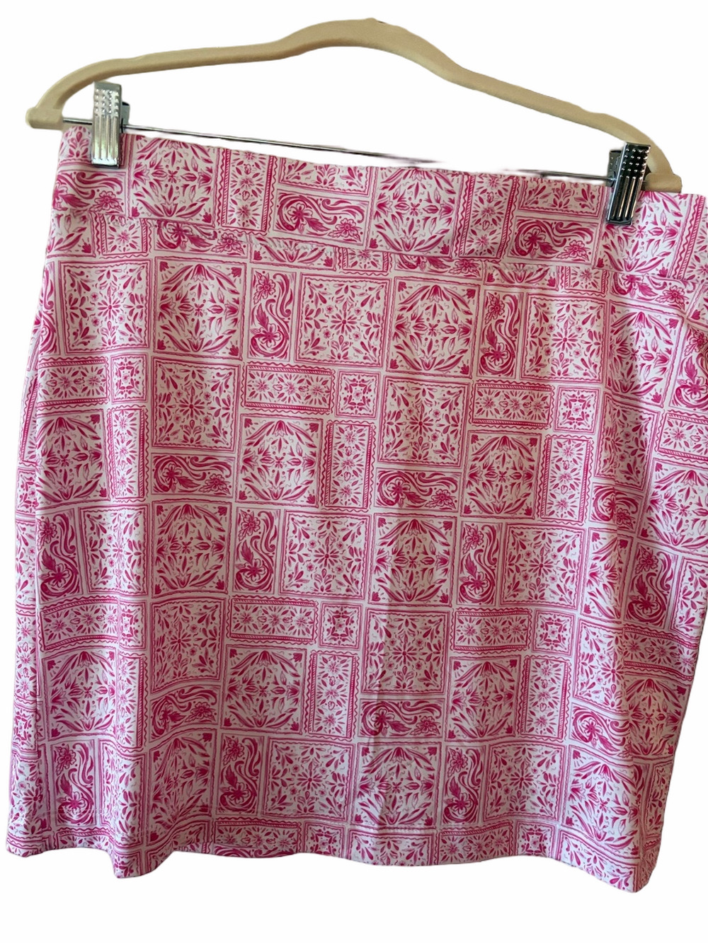 Stella Parker/ Lilly Pulitzer Resort wear white and fuchsia skort size Large.